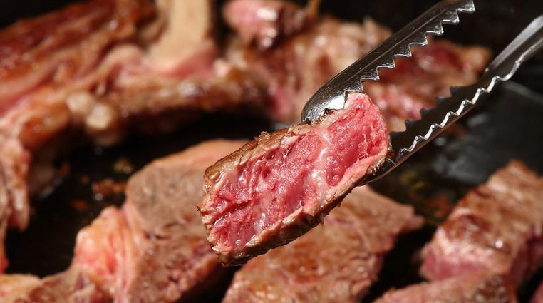 Stupně propečení steaků a jak se v nich neztratit